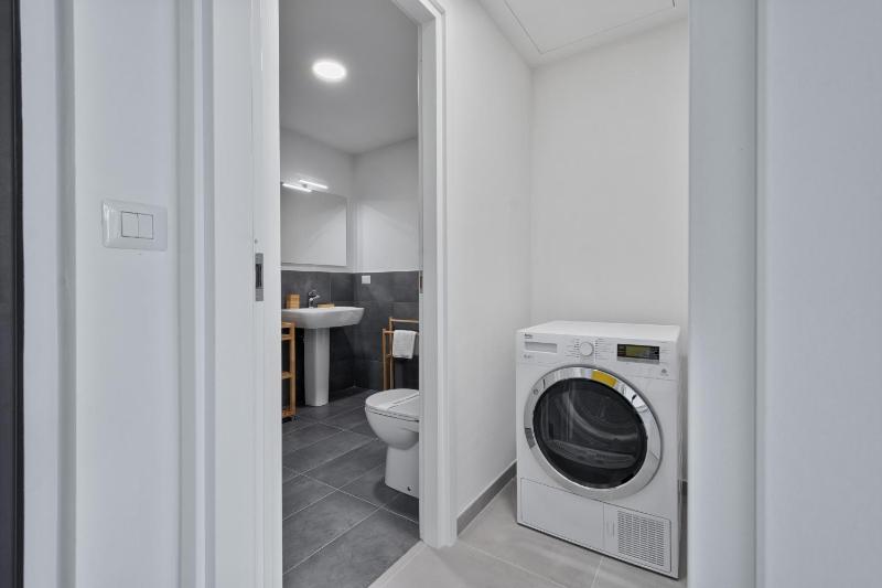 Studio Apartment image 3