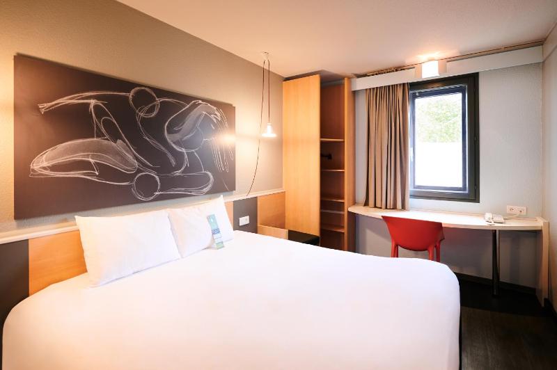 Standard Room with 1 Double Bed image 4