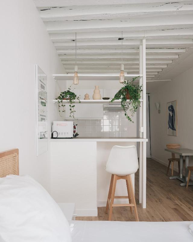 Studio White image 4
