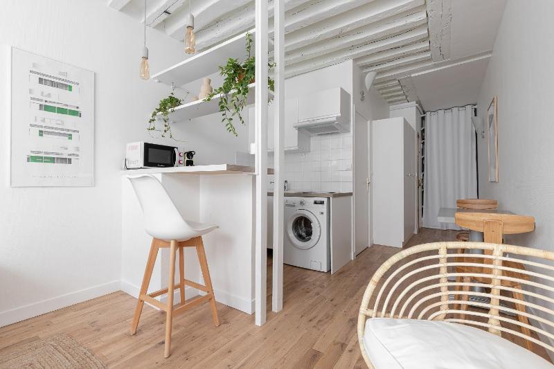 Studio White image 3