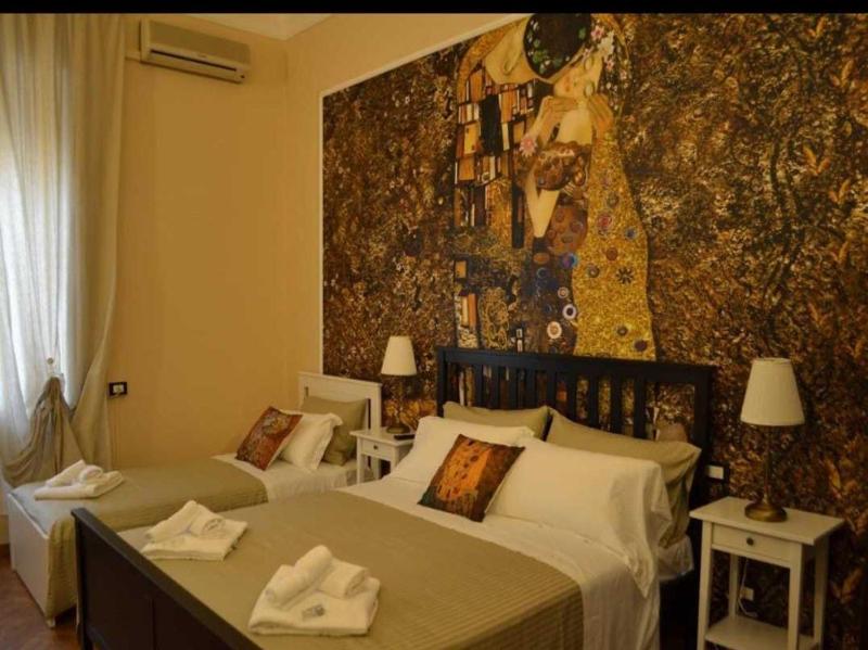Triple Room with Shared Bathroom image 3