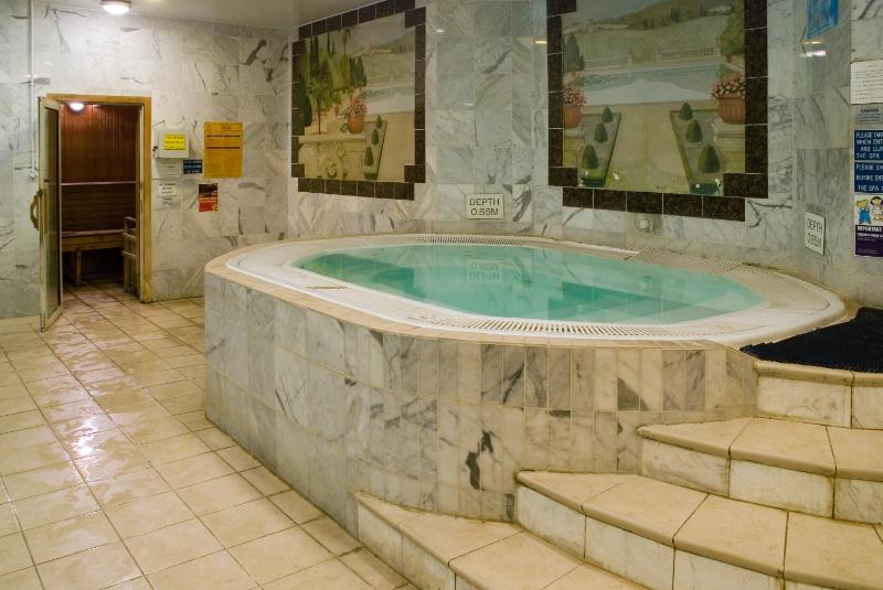 Royal Court Hotel - image 46