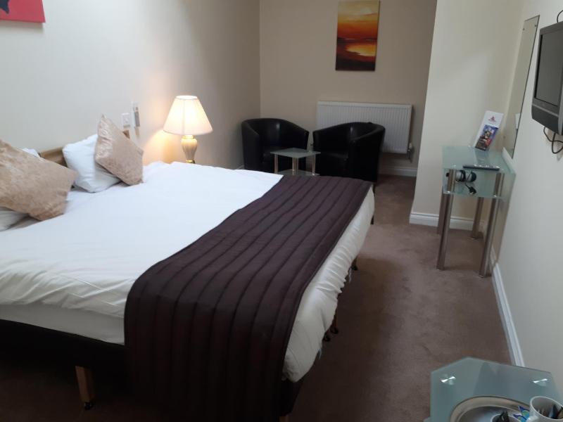 Standard Double Room without Window image 2