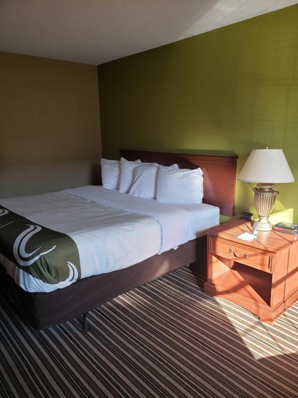 King Room - Non-Smoking image 4