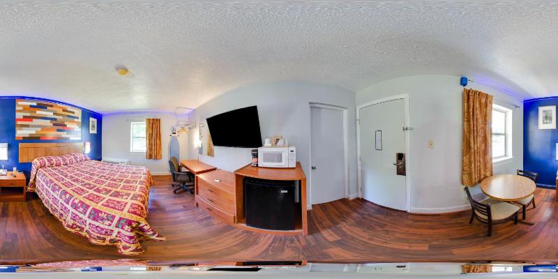 Queen Room image 1