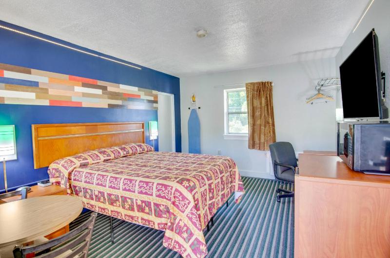 Queen Room image 2
