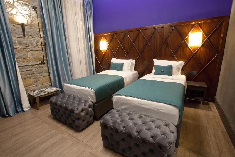 Twin Room image 3