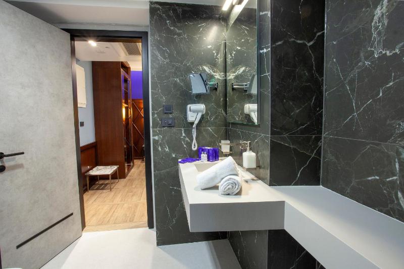 Superior Double Room image 2