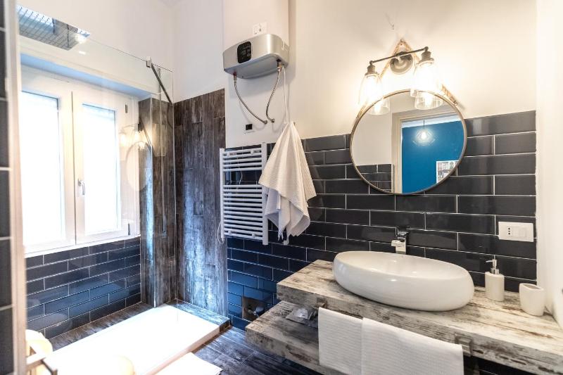 Double or Twin Room with Private Bathroom image 3