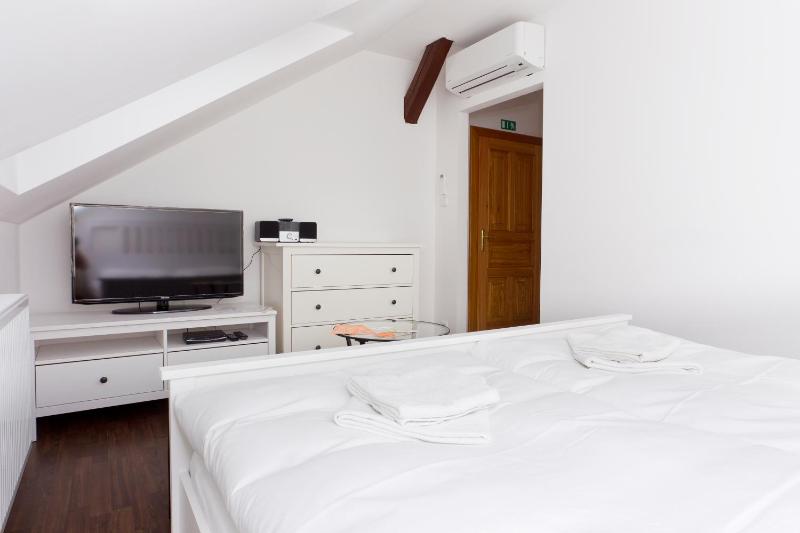 Double Room image 2