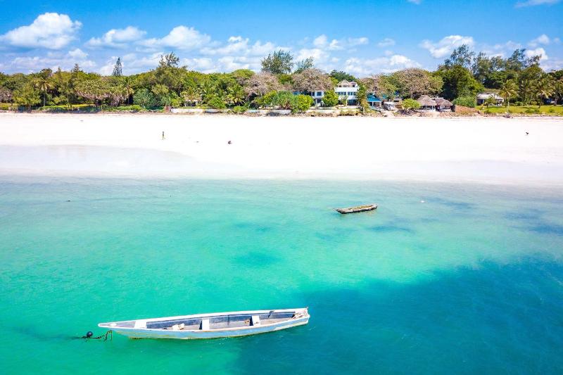 Tequila Sunrise Forest Cabana - on Diani Beach - image 9