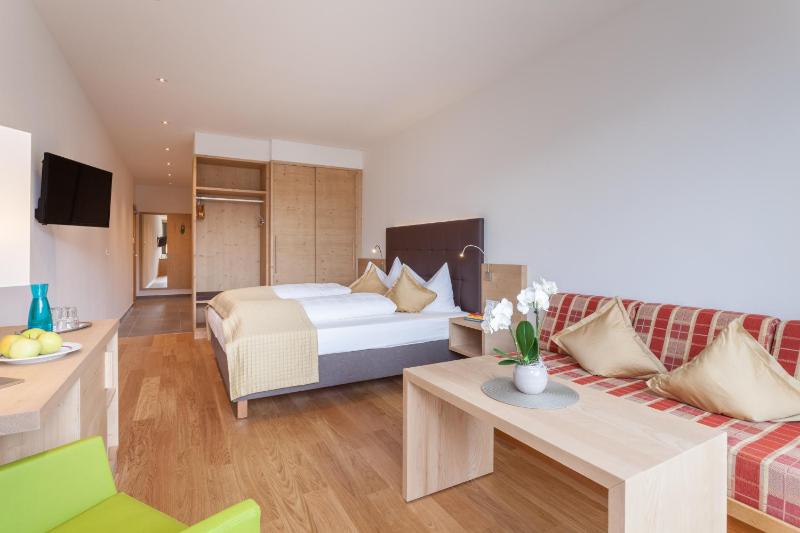 Deluxe Double Room image 3
