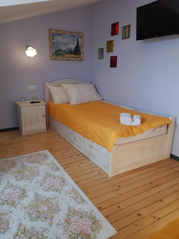 Twin Room with Balcony image 2