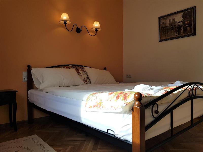 Triple Room with Balcony image 4