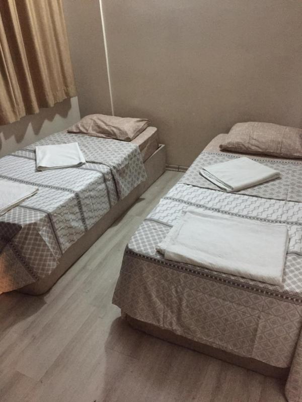 Standard Twin Room with Shared Bathroom image 1