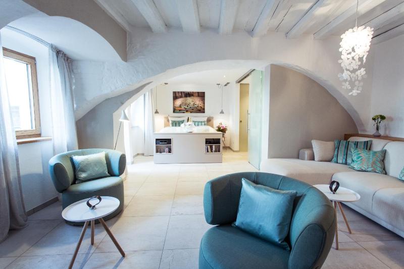 Studio with Balcony image 1