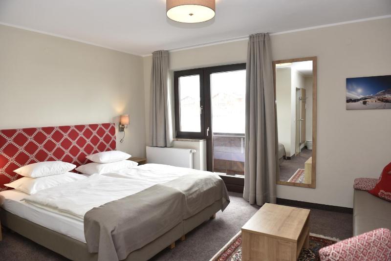 Deluxe Double Room with Balcony image 4
