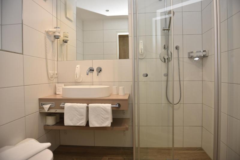 Deluxe Double Room with Balcony image 2