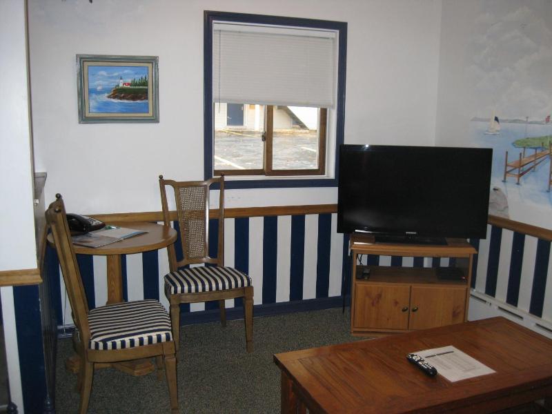 Deluxe One-Bedroom Suite image 2