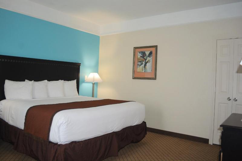 Baymont by Wyndham Galveston - image 25