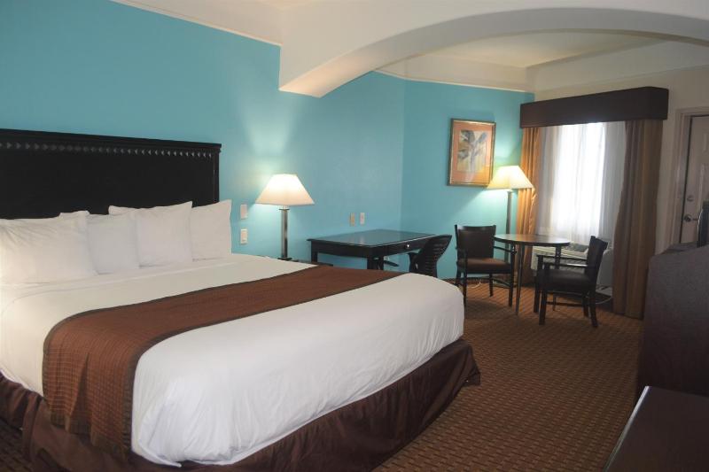 Baymont by Wyndham Galveston - image 3