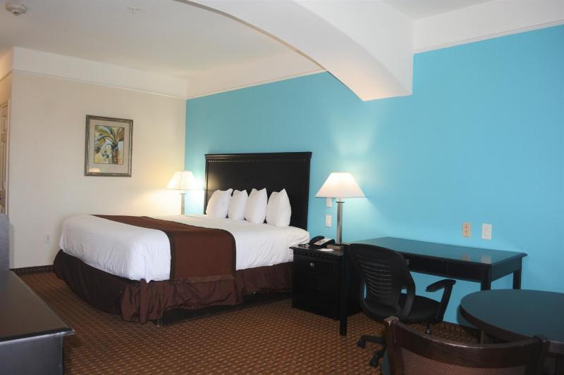 Baymont by Wyndham Galveston - image 7