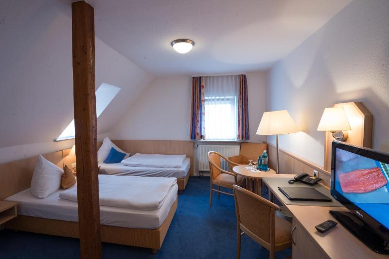 Double Room image 3