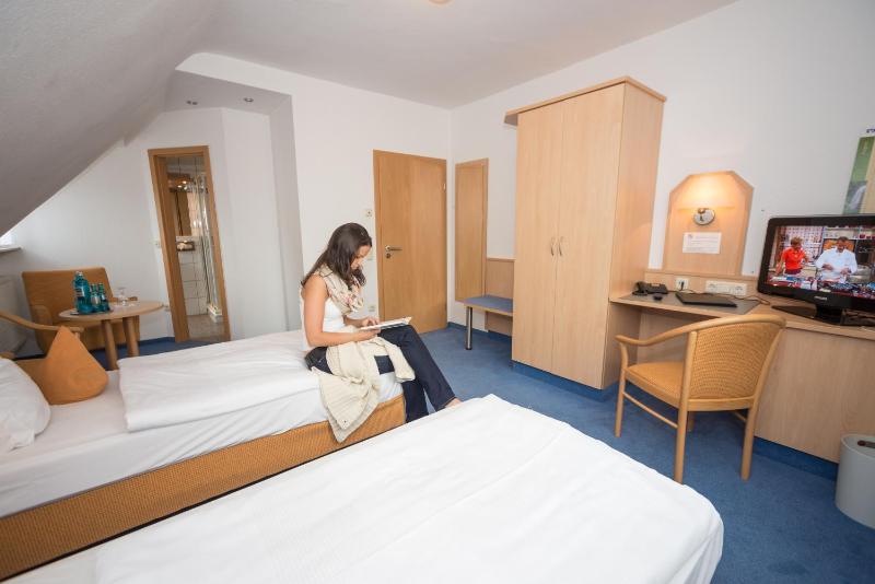 Double Room image 4