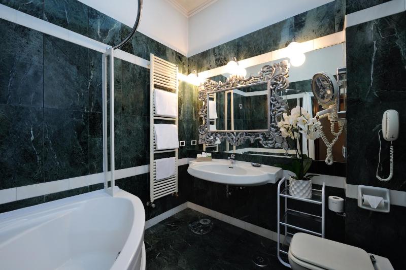 Junior Suite image 2