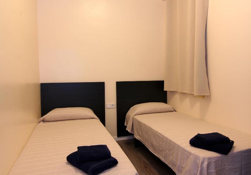 Three-Bedroom Apartment - Calle Còrsega 668 image 3