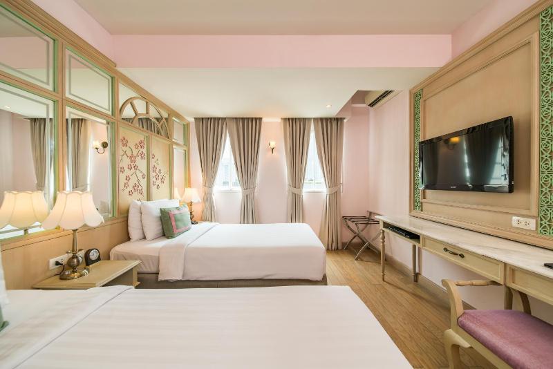 Premier Double or Twin Room - High Floor image 3