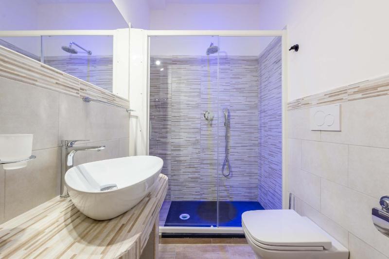 Deluxe Triple Room image 4