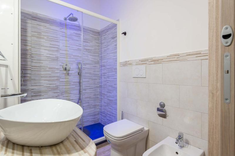 Deluxe Triple Room image 3