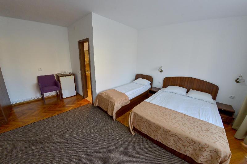 Classic Triple Room image 4