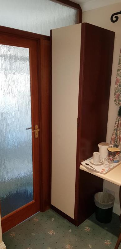 Single Room with Shower image 4