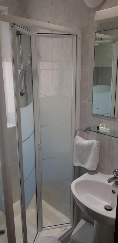 Single Room with Shower image 2