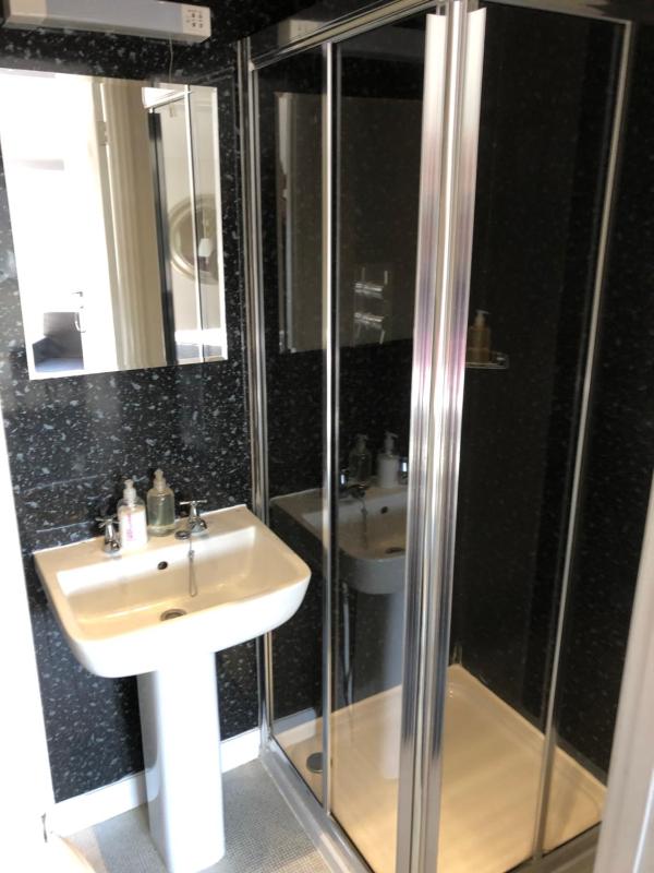 Standard Double Room image 3