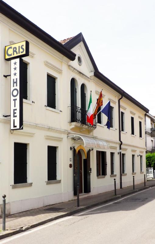 Hotel Cris - image 1