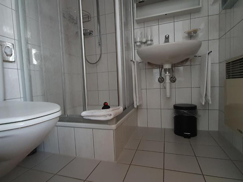 Double Room with Balcony image 4