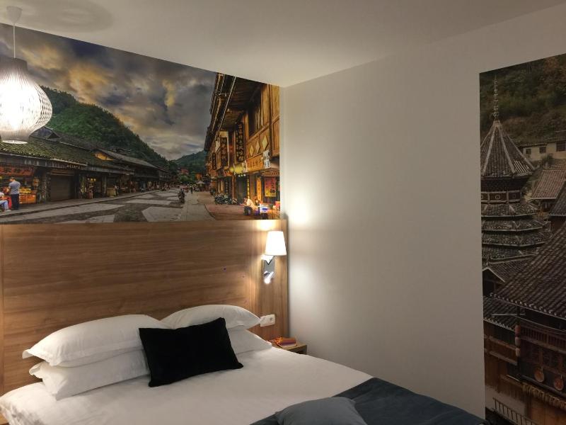 Deluxe Double Room (2 Adults + 1 Child) image 4
