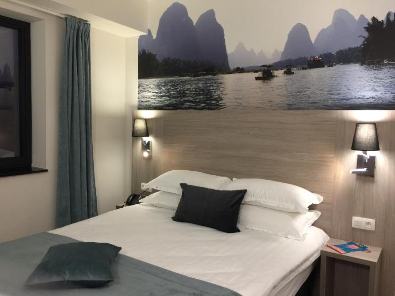Deluxe Double Room (2 Adults + 1 Child) image 3