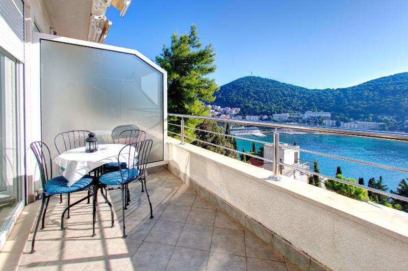 Premier Apartment with Balcony and Sea View image 4