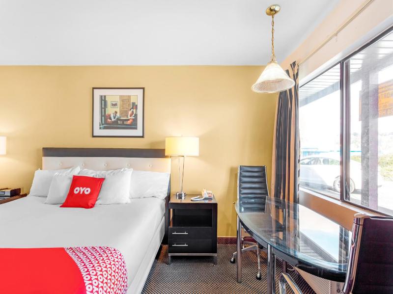King Room image 3
