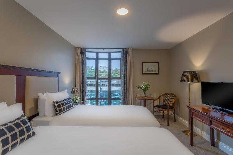 Double or Twin Room image 4
