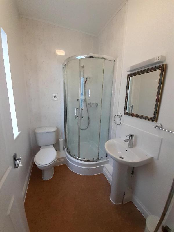 Twin Room image 4