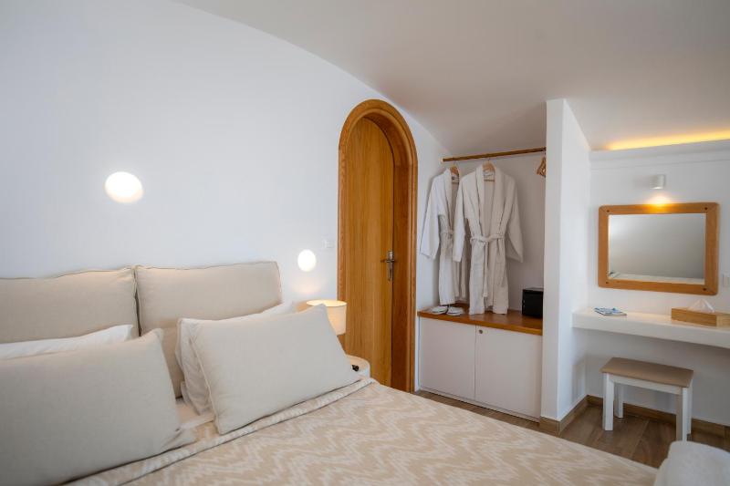 Cave Studio with Caldera View image 4