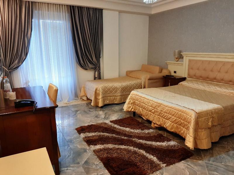 Deluxe Double Room image 4