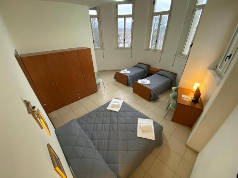 Quadruple Room with Private Bathroom image 2