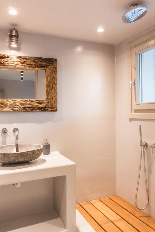 Five-Bedroom Apartment with Outdoor Hot Tub and Acropolis View image 3