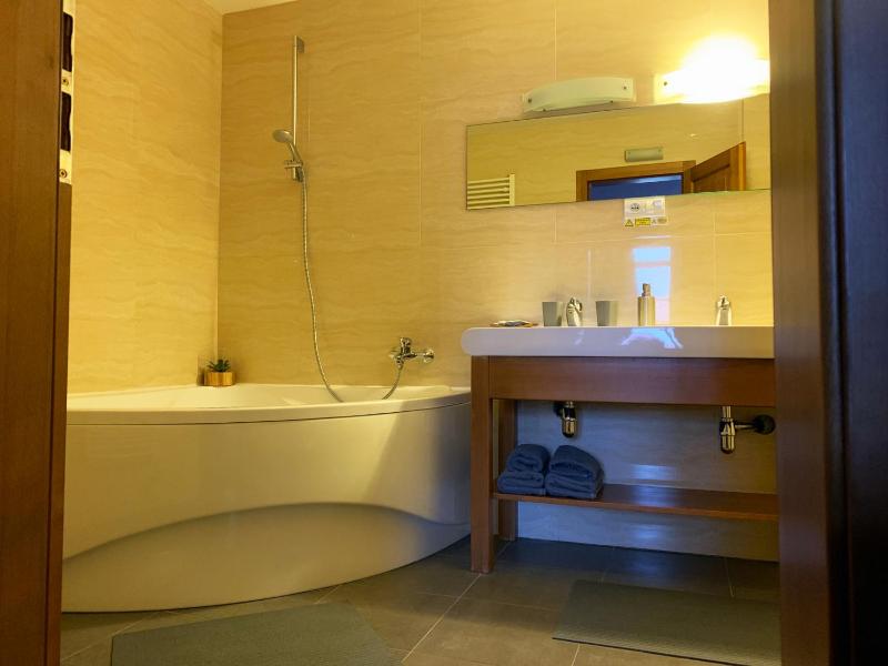 One-Bedroom Apartment image 4